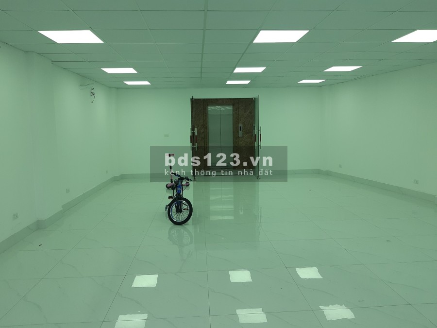 Cho thuê sàn văn phòng phố hoàng văn thái thanh xuân diện tích 85m2 x 7 tầng, mặt tiền rộng 6m,