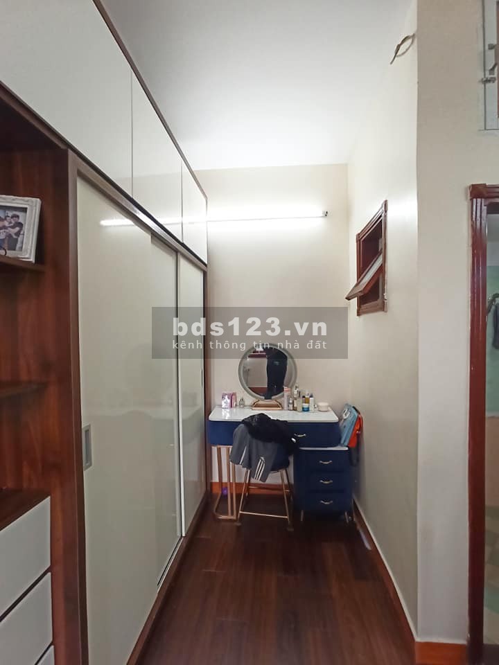 Cần Bán Căn Nhà tại Quận Đống Đa, 50m ôtô, 42m2 x 5 Tầng Giá 4tỷ3.