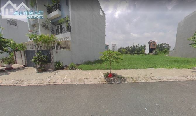 Cần bán gấp lô đất ở Binh Chánh, có sổ riêng, giá còn thương lượng