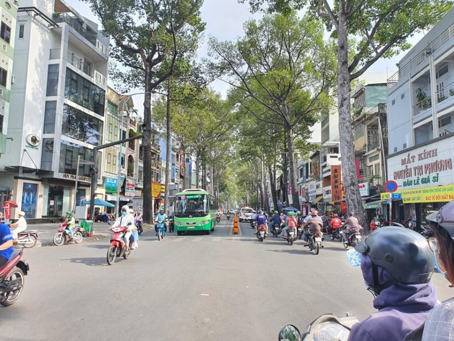 Bán Nhà Quận 10. Mặt tiền Nguyễn Tri Phương. DT 55m2 4 tầng Giá 29 tỷ