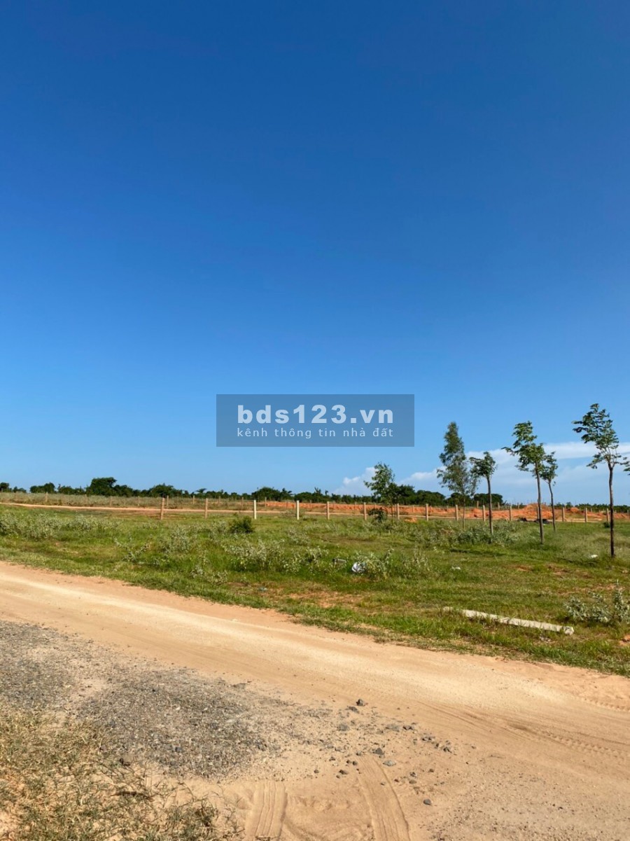 Sào 10,000m2 ở xã Hòa Thắng có đường trên sổ, cách biển 5km