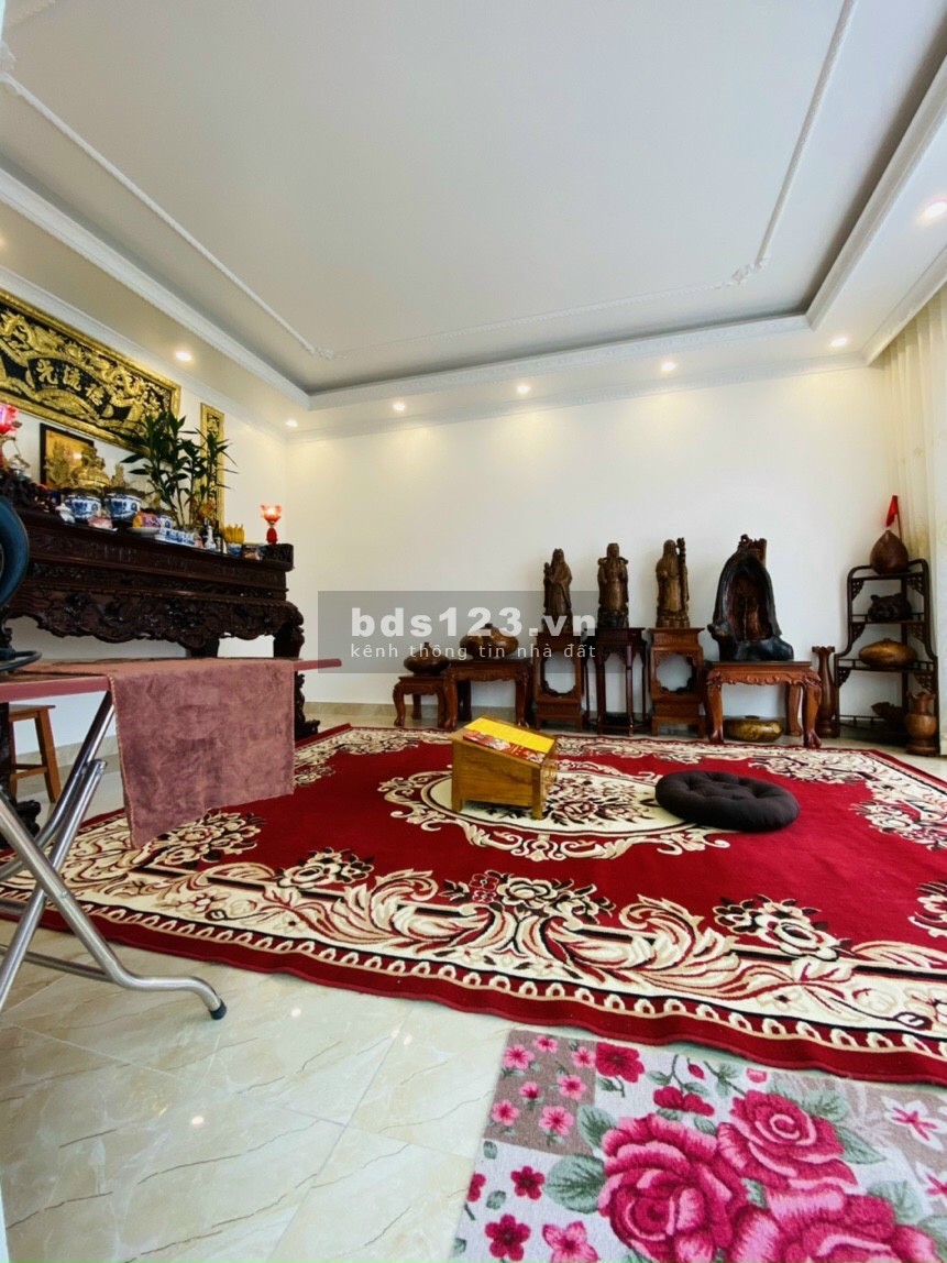 Bán nhà mặt phố Phạm Xuân Huân, TP HD, 4 tầng, 54m2, mt 9m, gara, giá cực tốt
