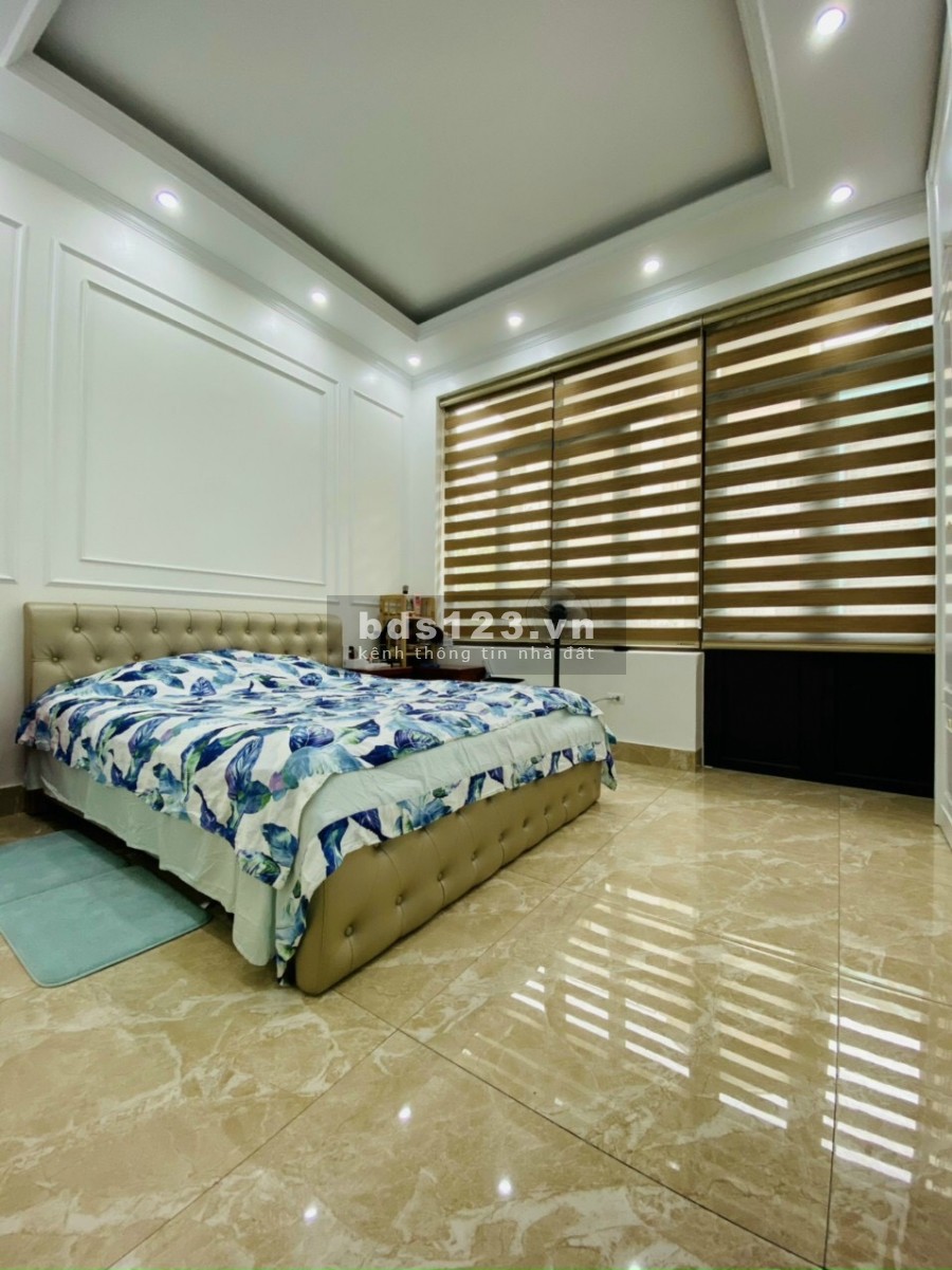 Bán nhà mặt phố Phạm Xuân Huân, TP HD, 4 tầng, 54m2, mt 9m, gara, giá cực tốt