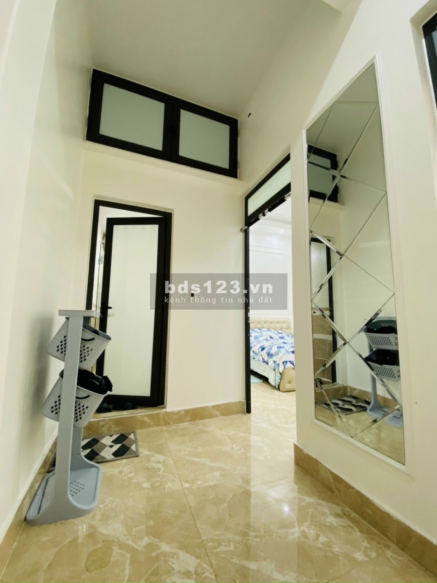 Bán nhà mặt phố Phạm Xuân Huân, TP HD, 4 tầng, 54m2, mt 9m, gara, giá cực tốt