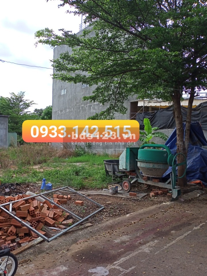 Đất 200m2 tách 2 sổ rời, tc 100% sổ riêng ngay cạnh chợ dân sinh, sát QL13 chỉ 200m, đường thông dân đông xây nhà ở và buôn bán phù hợp