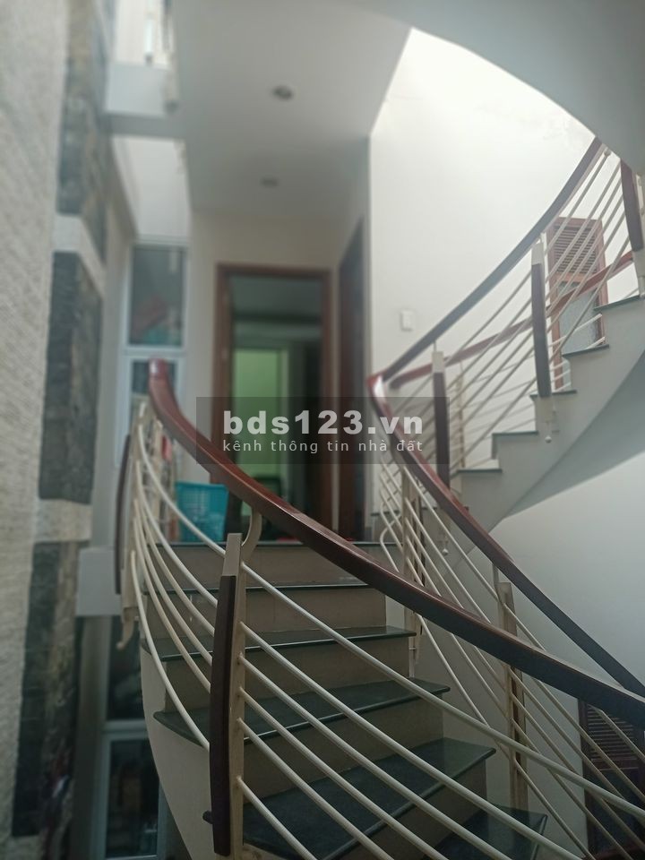 Bán nhà Biệt thự Quận 10, đường Tô Hiến Thành, 4x15m, 5 tầng BTCT
