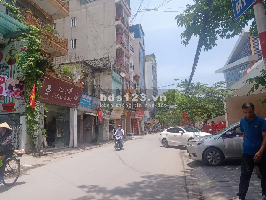 Bán gấp! nhà mặt đường Mỹ Đình 124m2 x 4 tầng, lô góc, ô tô, kinh doanh, 24 tỷ.