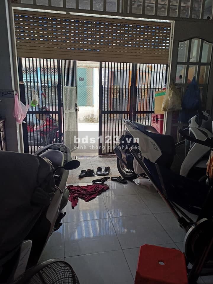 Bán nhà Vườn Lài Quận Tân Phú, 4 tấm, xe tải đỗ cổng chỉ nhích 6 tỷ.