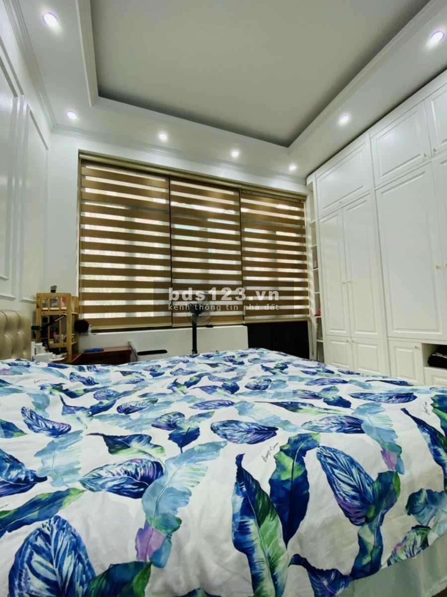 Bán nhà mặt phố Phạm Xuân Huân, TP HD, 4 tầng, 54m2, mt 9m, gara, giá cực tốt