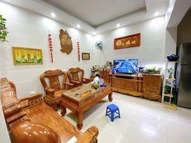Chủ Cần Bán Nhà Đặng Văn Ngữ 40m 5 Tầng 5MT Sáng Thoáng 20m Ô Tô. Giá 3,85 Tỷ.