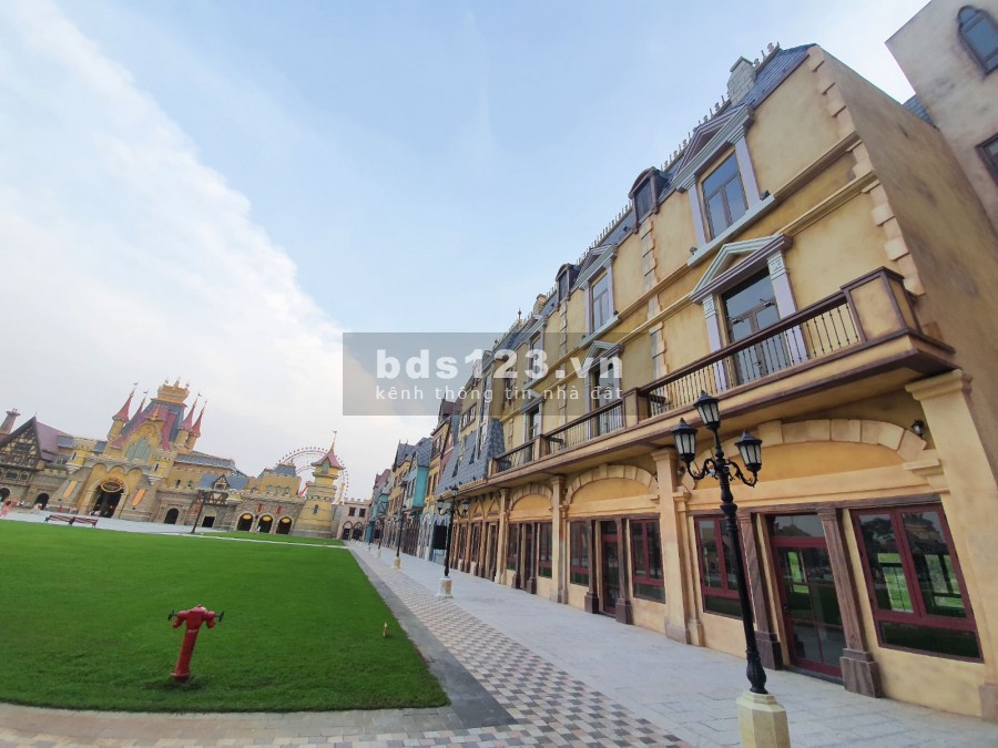 Cần bán căn shop 120m2 tại Vinwonder Phú Quốc 3 tầng 1 tum vị trí cực đẹp kinh doanh buôn bán cực tốt
