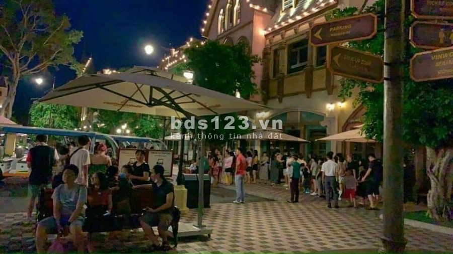 Cần bán căn shop 120m2 tại Vinwonder Phú Quốc 3 tầng 1 tum vị trí cực đẹp kinh doanh buôn bán cực tốt