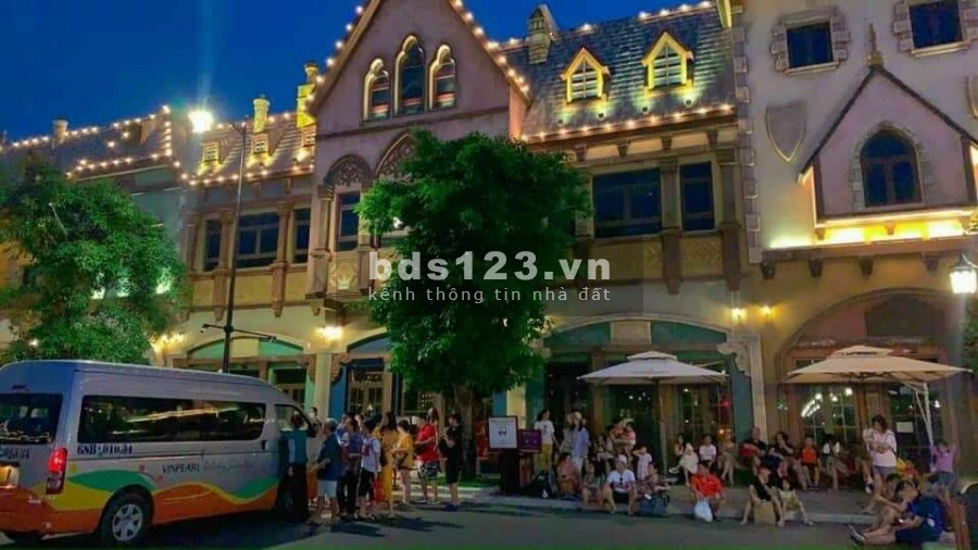 Cần bán căn shop 120m2 tại Vinwonder Phú Quốc 3 tầng 1 tum vị trí cực đẹp kinh doanh buôn bán cực tốt