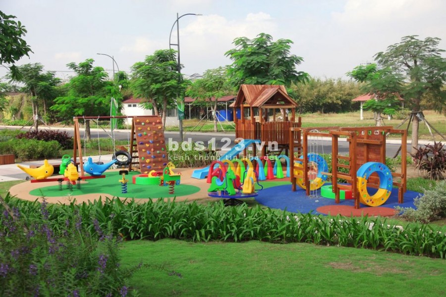 Nhà phố shophouse Quận 2 gần UBND - Diện tích 100m2, đối diện khu căn hộ cao cấp sắp triển khai