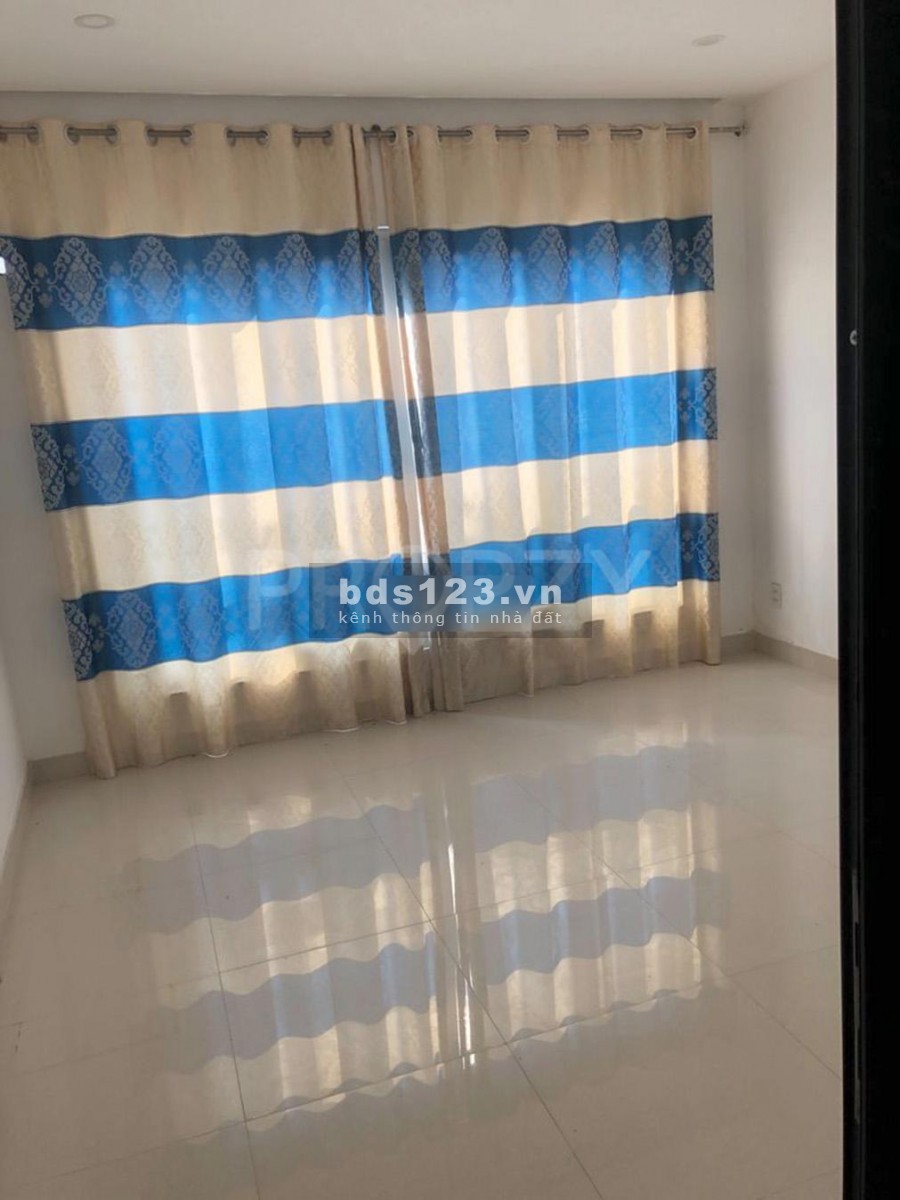 Cho thuê n.căn Phan Xích Long 4pn 3wc hẻm 3m thương lượng