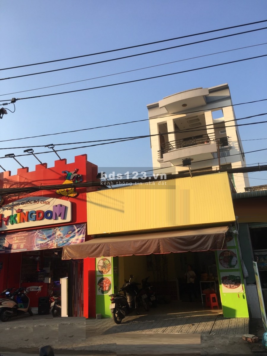 Mặt Tiền đ. Phạm Văn Bạch. dt: 5.5 x 18 - thoáng mát