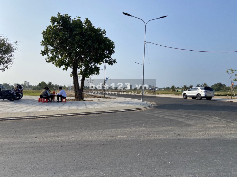 Cần sang nhượng lại 2 nền đất liền kề ngay trung tâm p.Vĩnh Quang