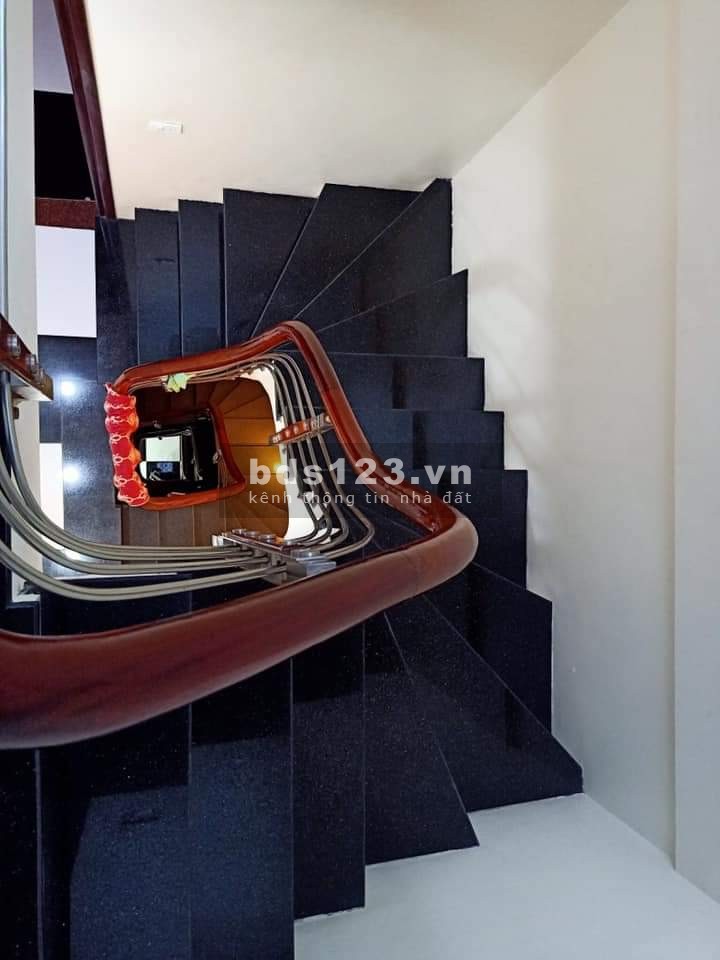 Bán Nhà Quận Đống Đa, (Giảng Võ) DT: 42m x 5 Tầng, cách Phố 50m, nhà đẹp ở luôn, 5.7 Tỷ.