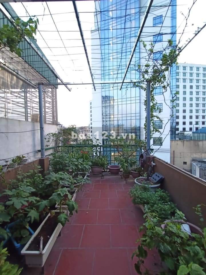 Bán Nhà Quận Đống Đa, (Giảng Võ) DT: 42m x 5 Tầng, cách Phố 50m, nhà đẹp ở luôn, 5.7 Tỷ.