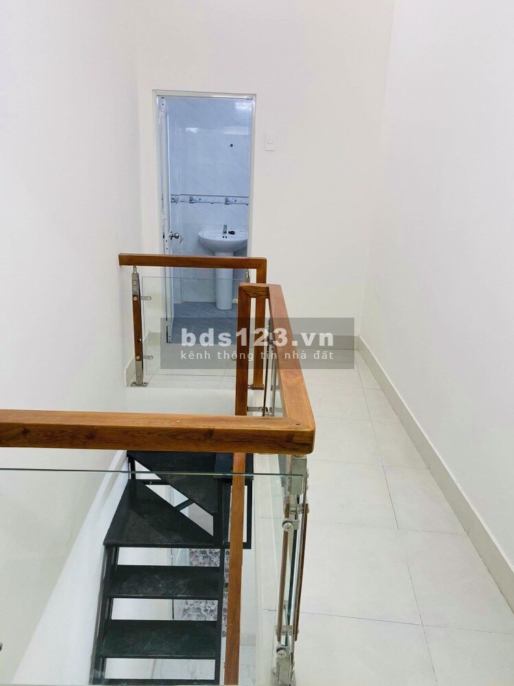 Bán nhà giá rẻ 1 trệt 1 lầu đường số 10 phường Linh Chiểu gần Vincom Thủ Đức