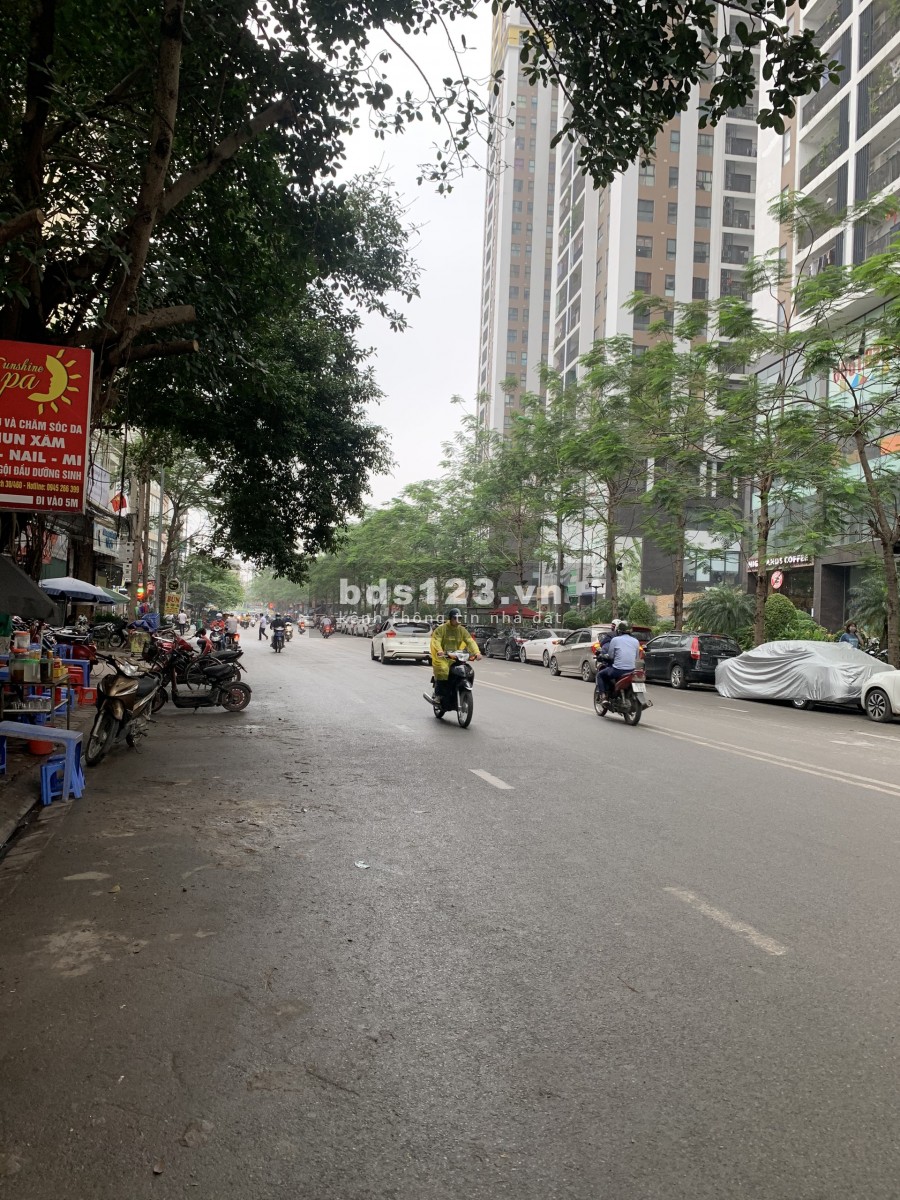 NHÀ VEN HỒ 30M RA Ô TÔ TRÁNH NHÀ ĐẸP 35m MẶT TIỀN 5 M GIÁ 3,2 tỷ