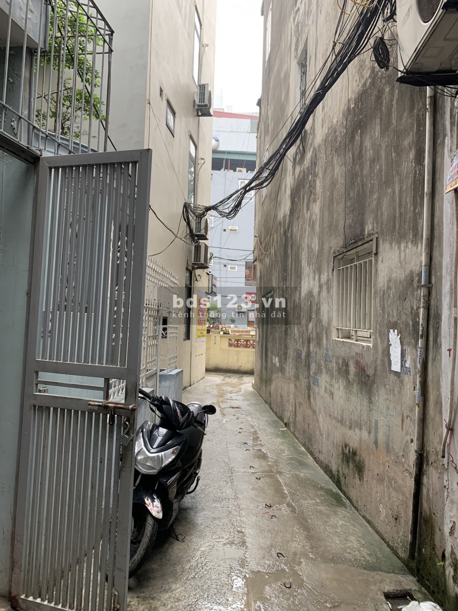 NHÀ VEN HỒ 30M RA Ô TÔ TRÁNH NHÀ ĐẸP 35m MẶT TIỀN 5 M GIÁ 3,2 tỷ