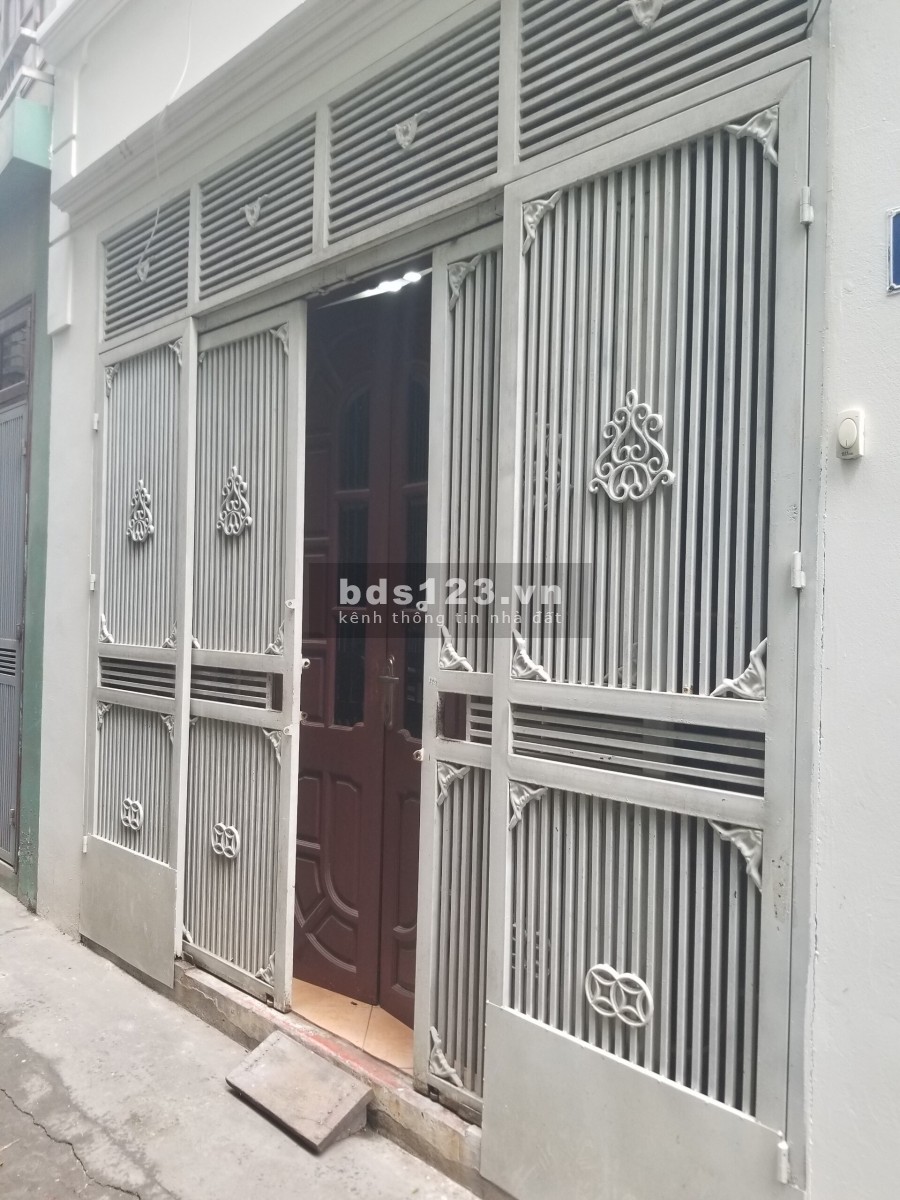 Bán nhà 3,5 tầng, DT 29,4m2 tại Bồ Đề, Long Biên, vị trí rất đẹp.