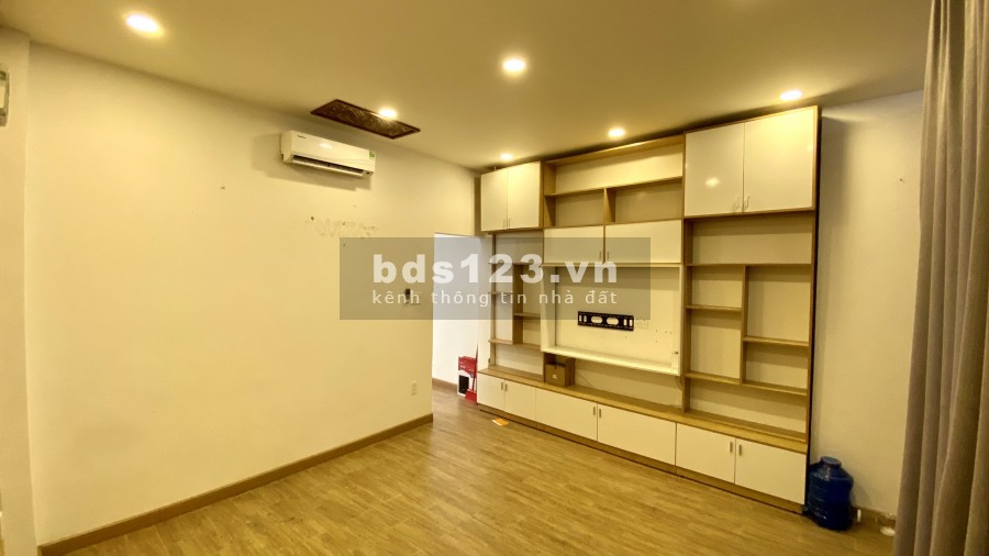 Bán nhà MT đường Hoàng Sa p11 quận 3 - trệt 2 lầu nhà mới nội thất đẹp như hình