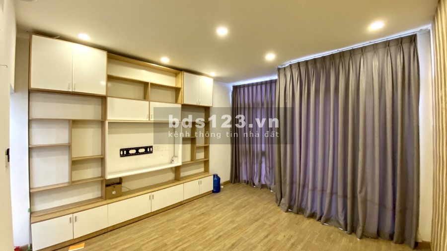 Bán nhà MT đường Hoàng Sa p11 quận 3 - trệt 2 lầu nhà mới nội thất đẹp như hình
