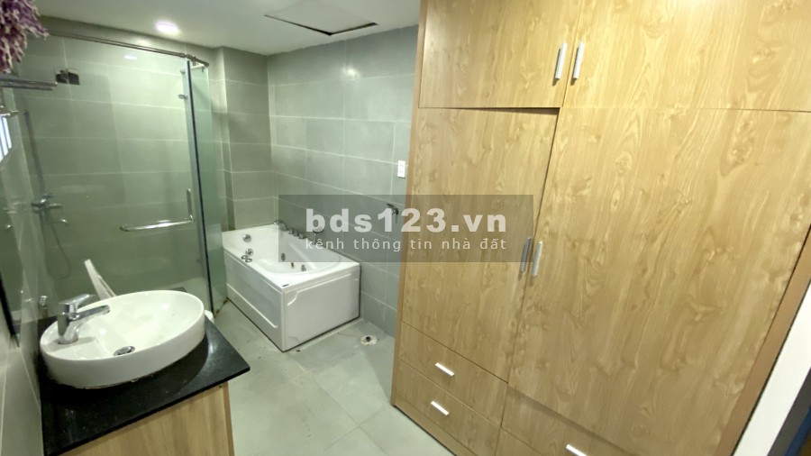 Bán nhà MT đường Hoàng Sa p11 quận 3 - trệt 2 lầu nhà mới nội thất đẹp như hình