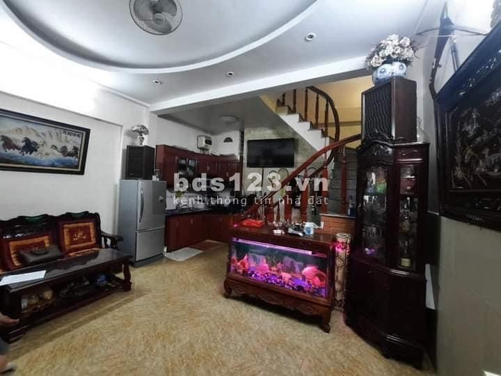 Quận Cầu Giấy bán nhà Yên Hoà DT 35m2 x 5T, 5m ra đường oto tránh, Giá 4,5 tỷ.
