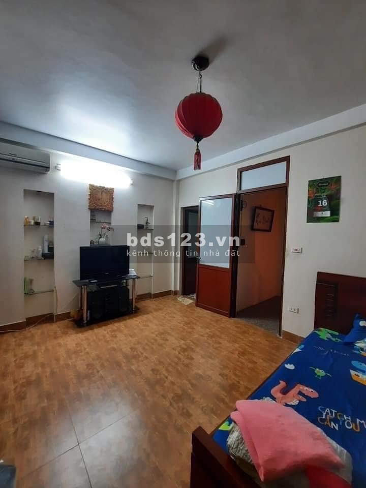 Quận Cầu Giấy bán nhà Yên Hoà DT 35m2 x 5T, 5m ra đường oto tránh, Giá 4,5 tỷ.