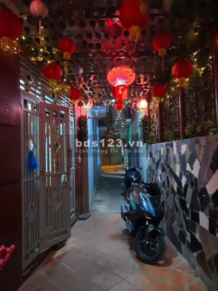 Quận Cầu Giấy bán nhà Yên Hoà DT 35m2 x 5T, 5m ra đường oto tránh, Giá 4,5 tỷ.