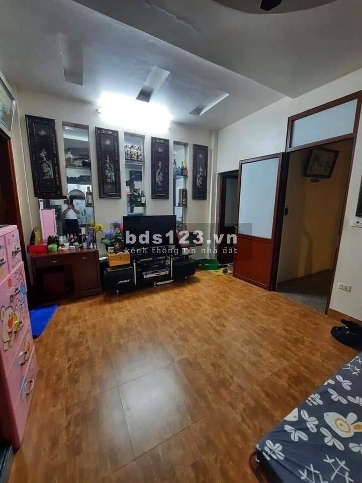 Quận Cầu Giấy bán nhà Yên Hoà DT 35m2 x 5T, 5m ra đường oto tránh, Giá 4,5 tỷ.
