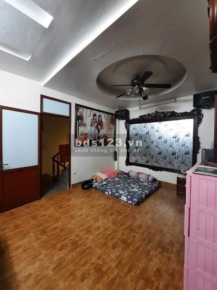 Quận Cầu Giấy bán nhà Yên Hoà DT 35m2 x 5T, 5m ra đường oto tránh, Giá 4,5 tỷ.
