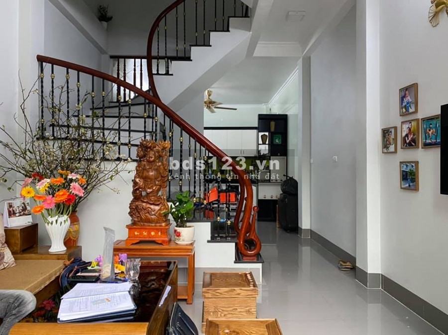 Bán nhà ngọc hồi hoàng mai 40 m2 ngõ rộng Ô TÔ chánh Kinh Doanh khủng