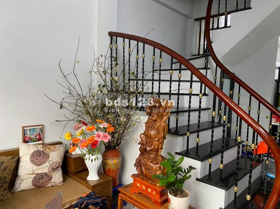 Bán nhà ngọc hồi hoàng mai 40 m2 ngõ rộng Ô TÔ chánh Kinh Doanh khủng