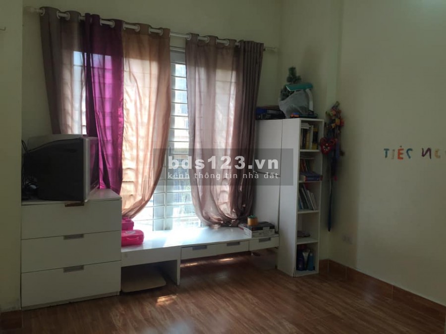 Bán nhà Phố Lê Trọng Tấn, Ô tô đỗ cách 10m, 25m2, giá 3,15tỷ.