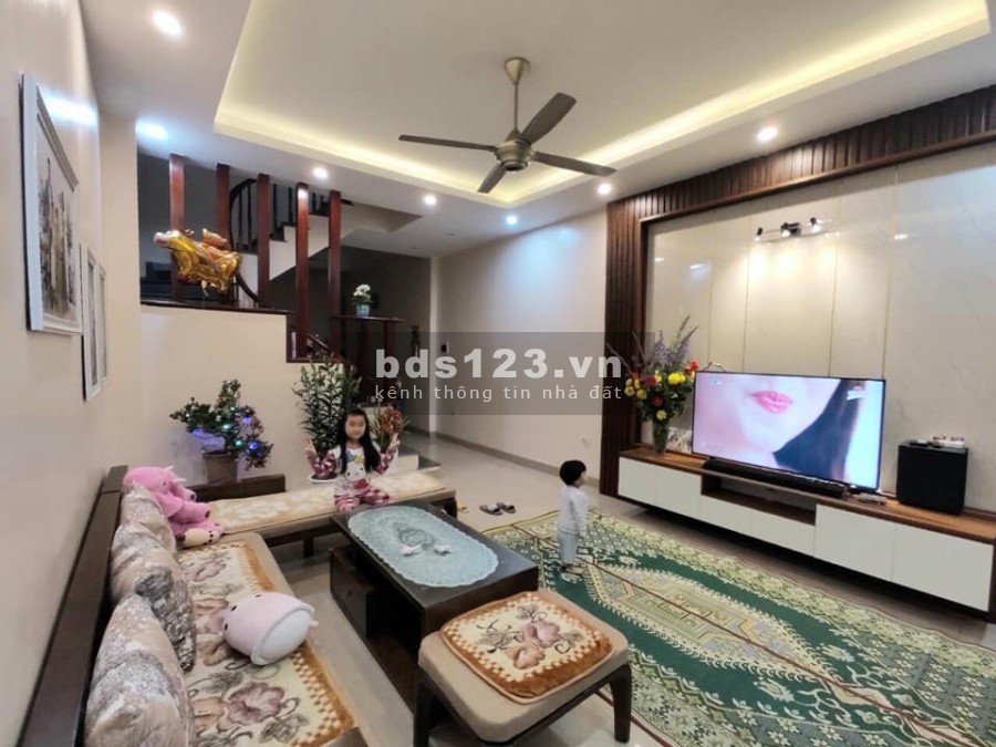 Bán nhà Cổ Nhuế gần hồ công viên trường chợ siêu thị 68m 6.6 tỷ