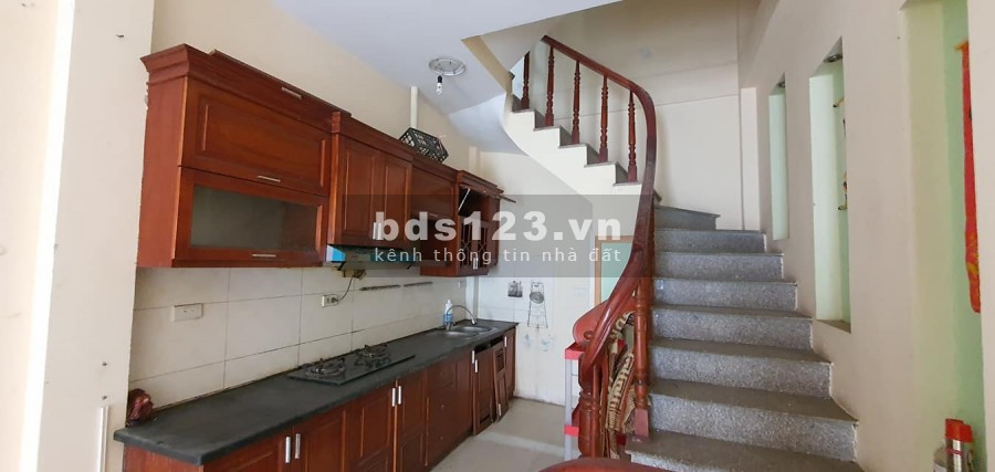 Tân Mai ô tô tránh, đỗ cổng - Nhà 5 tầng 32m2, giá 2.9 tỷ
