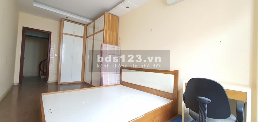 Tân Mai ô tô tránh, đỗ cổng - Nhà 5 tầng 32m2, giá 2.9 tỷ
