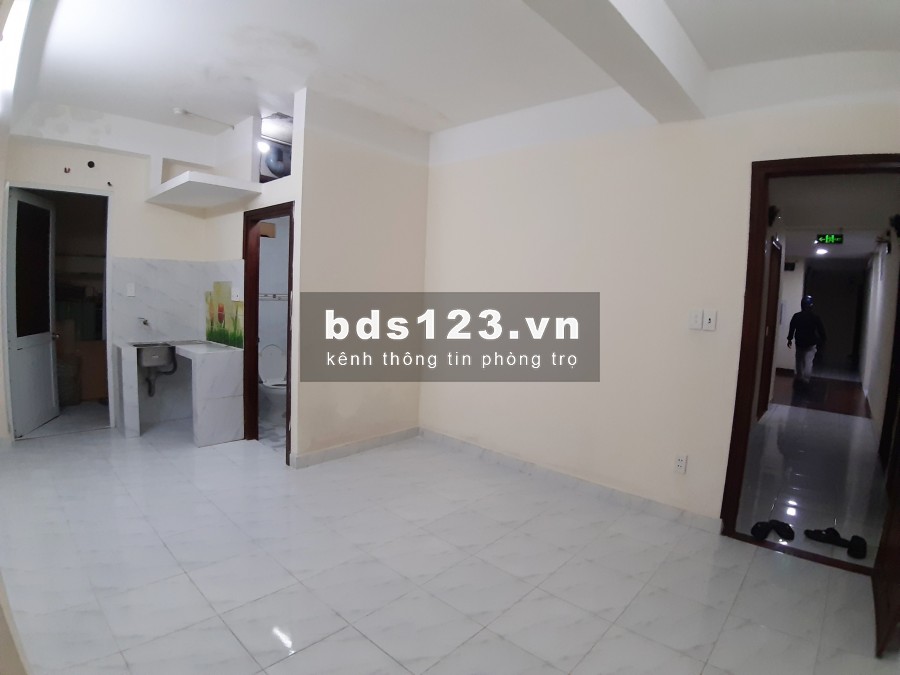 Còn phòng riêng giá rẻ giá 3tr2 sẵn máy lạnh tại Q7,dành cho các bạn đi làm và hộ gia đình ạ.