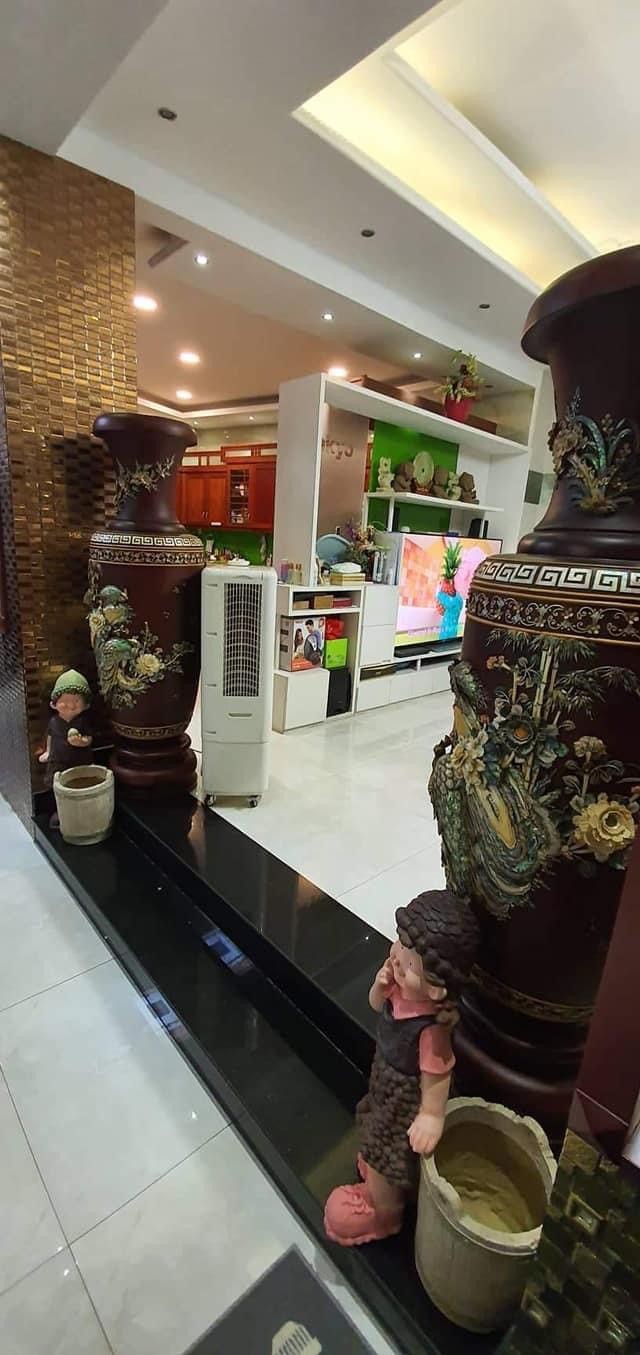 Bán Nhà Tân Bình Biệt Thự Mặtt Tiền 142m2 4 tầng 6x20m Nở Hậu 11m. Giá 25 tỷ