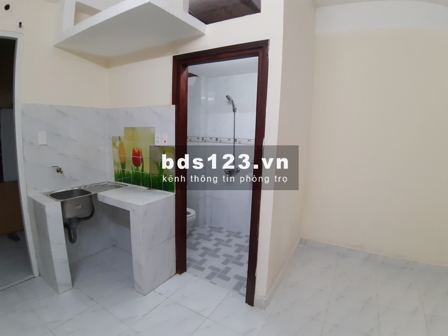 Còn phòng riêng giá rẻ giá 3tr2 sẵn máy lạnh tại Q7,dành cho các bạn đi làm và hộ gia đình ạ.