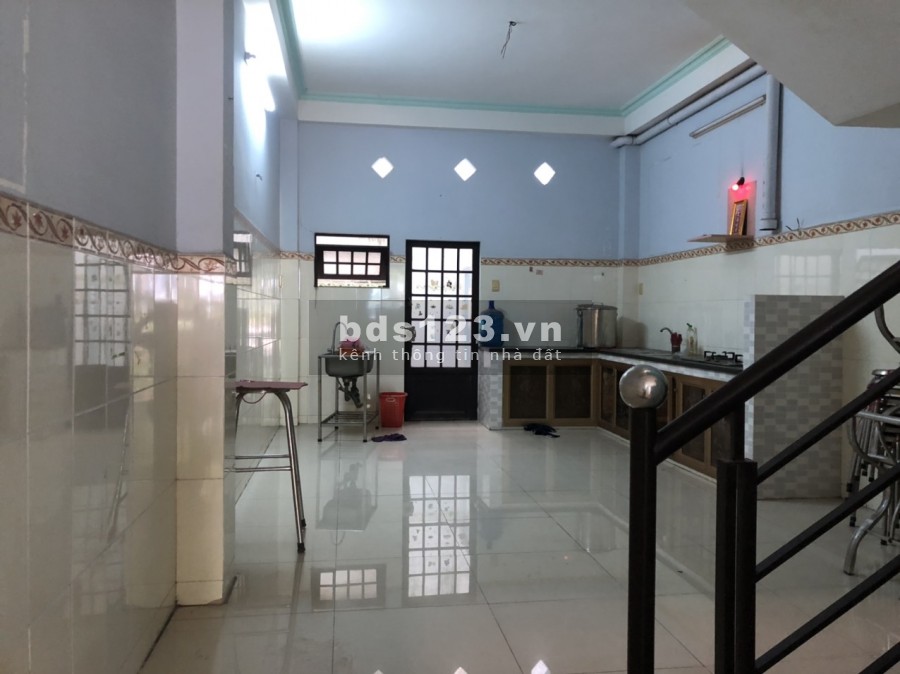 Cho thuê nhà nguyên căn 1 trệt, 1 lầu, 1 sân thượng Phạm Thế Hiển Q8