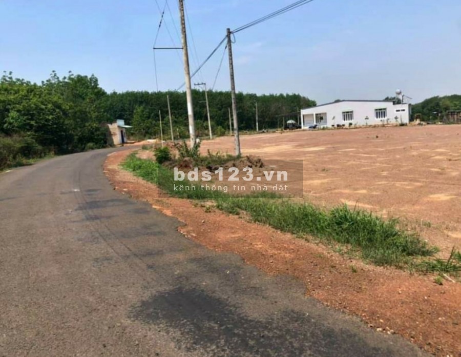 Bán gấp 1046,3 m2 đất có sổ sẵn giá 345 triệu.liên hệ 0762 162 497