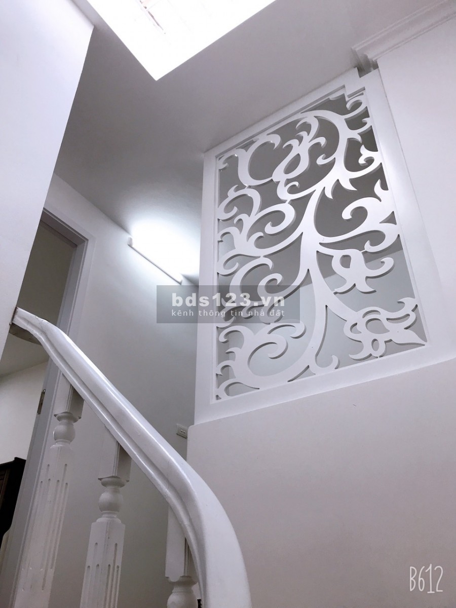Bán nhà đẹp ở luôn ngõ 97 Thái Thịnh lô góc 4 tầng giá 3,3 tỷ. LH 0912442669