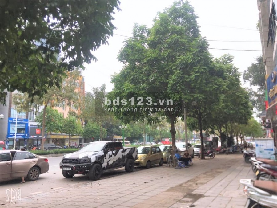 Bán nhà mặt phố Văn Cao. Vỉa hè 6m, 8 làn ô tô. 72m2 MT9m 24 tỷ