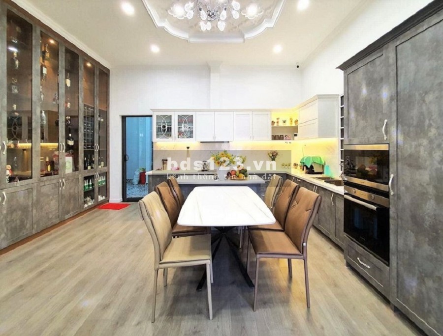 Bán nhà mặt phố Văn Cao. Vỉa hè 6m, 8 làn ô tô. 72m2 MT9m 24 tỷ