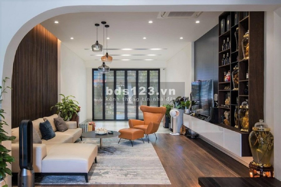 Bán nhà mặt phố Văn Cao. Vỉa hè 6m, 8 làn ô tô. 72m2 MT9m 24 tỷ